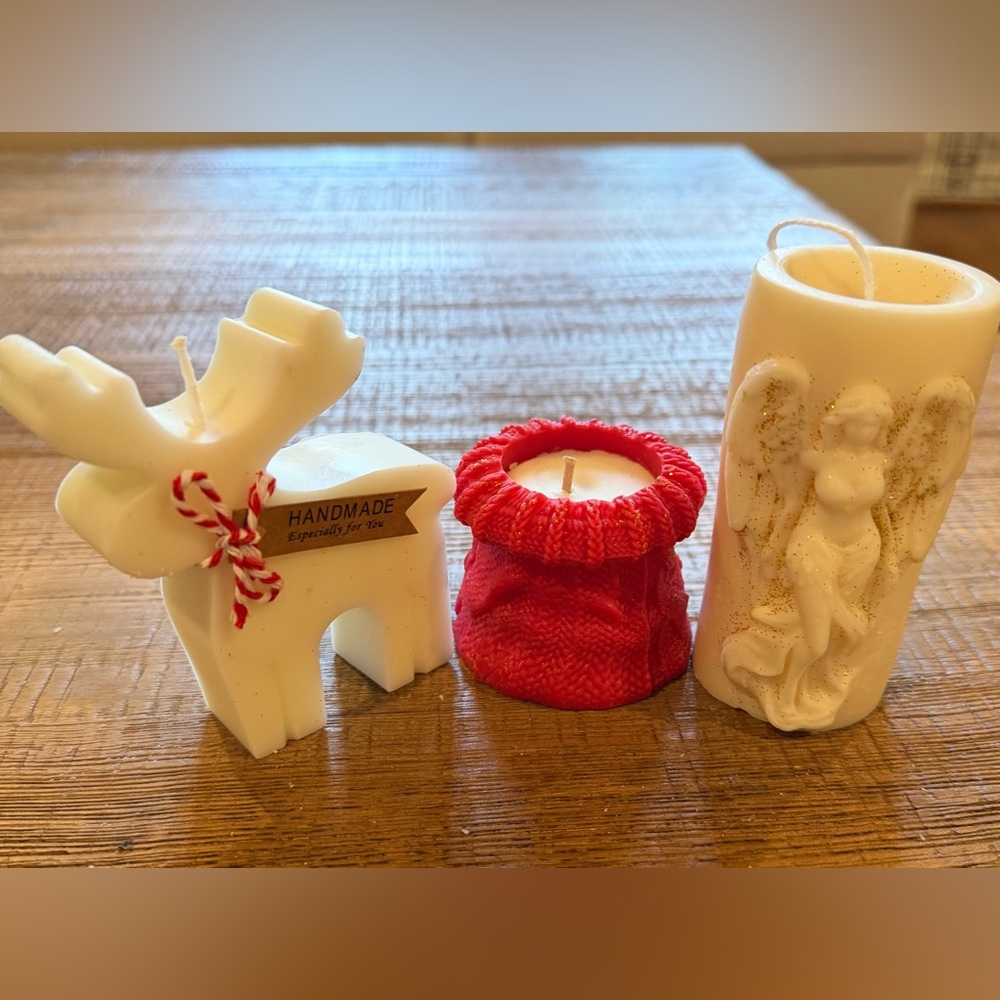 White and Red Candle Set